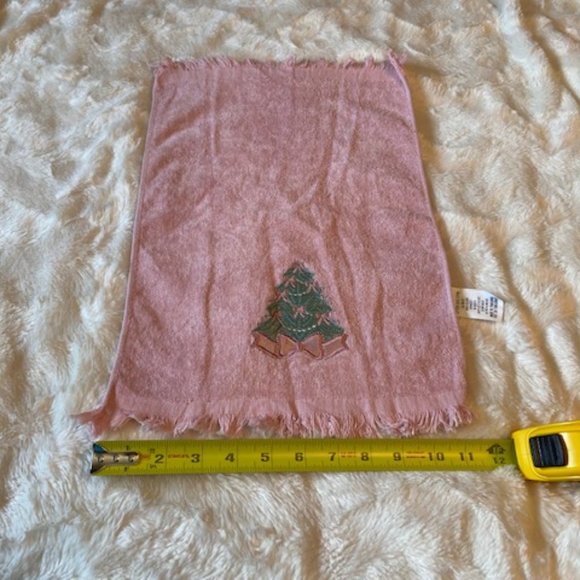 2/30 Prestige Christmas Rose Coloured with Christmas Tree hand towels - Picture 5 of 8